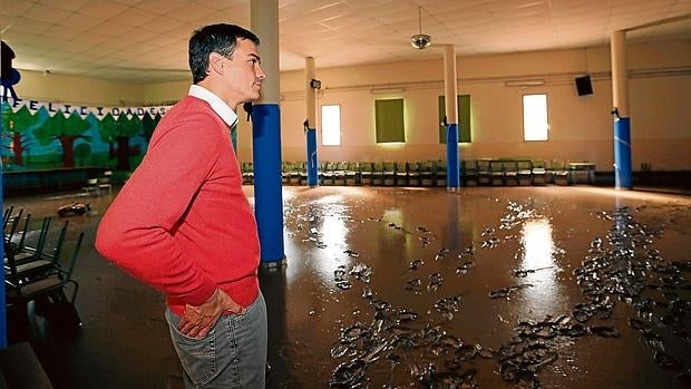 Sánchez, ayer, en Canariasvisitando las zonas inundadas por las riadas