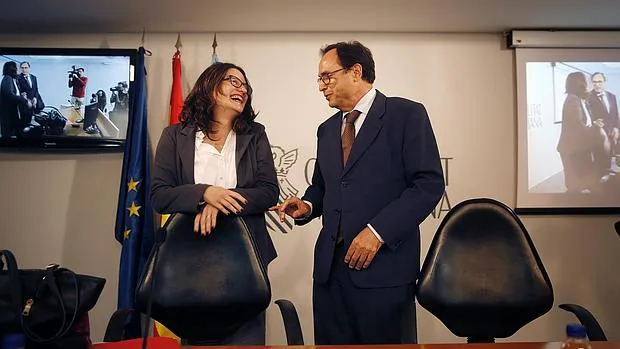 Mónica Oltra junto a Vicent Soler, tras el Pleno de hoy
