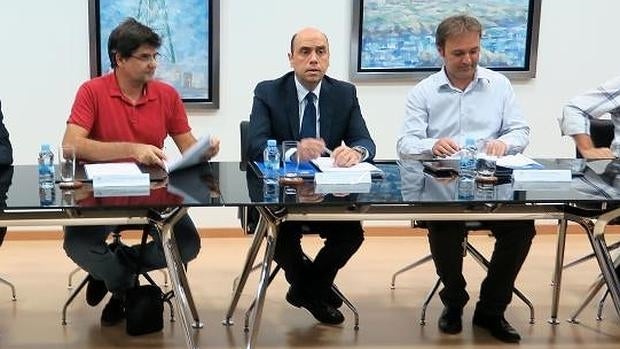 El tripartito gasta 21.000 euros en un estudio para buscar despilfarros del PP