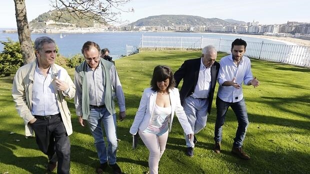García-Margallo, junto a la dirección del PP en el País Vasco, este sábado en San Sebastián