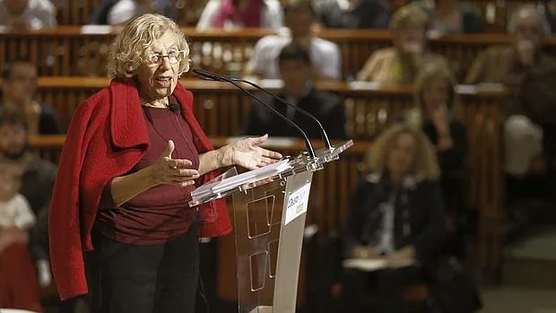 La alcaldesa de Madrid, Manuela Carmena, durante su intervención en la Universidad de Deusto