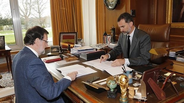 Mariano Rajoy despacha con el Rey en el Palacio de la Zarzuela en una imagen de archivo