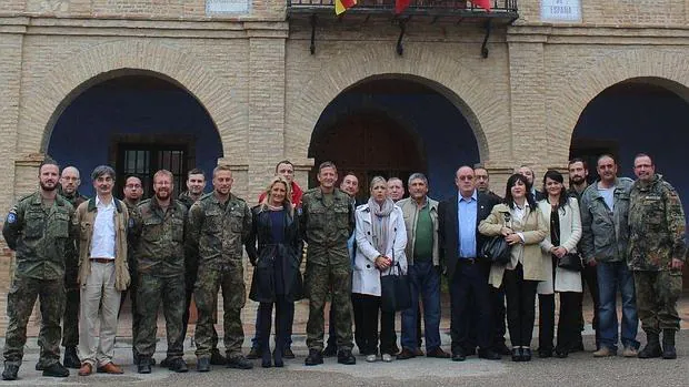 Mandos germanos junto a representantes de Los Monegros (Huesca)