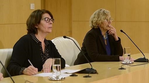 Manuela Carmena e Inés Sabanés, durante su comparecencia para informar de la contaminación