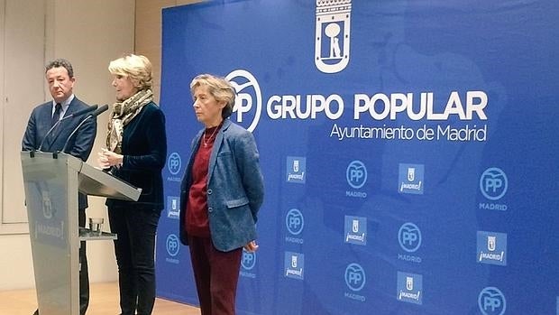 Esperanza Aguirre e Íñigo Henríquez de Luna, esta mañana, durante la rueda de prensa