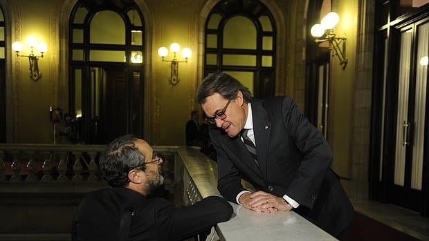 Artur Mas saluda a Antonio Baños