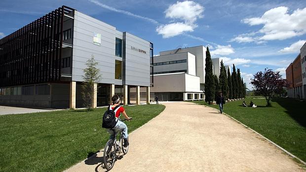 La Junta convoca becas para nuevos universitarios por 3,75 millones de euros