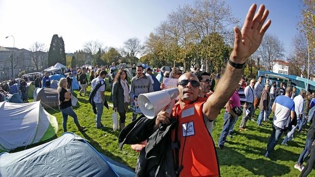 Manifestantes concentrados en los exteriores de San Caetano