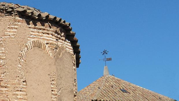 Restos del ábside (izquierda) de la desaparecida parroquia de Santa María la Mayor