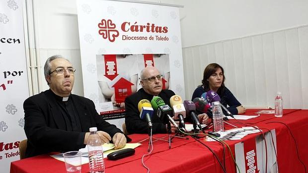 Jose María Cabrero, César García y Virgina Rodríguez, durante la presentación de la campaña «Porque es posible. Nadie sin hogar«