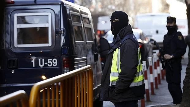 La Policía Nacional detiene a un preso por captar yihadistas y amenazar con bombas en Madrid y Barcelona