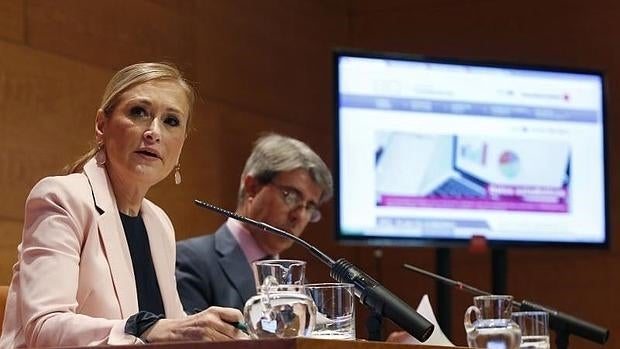 Cristina Cifuentes y Ángel Garrido en una rueda de prensa tras el Consejo de Gobierno