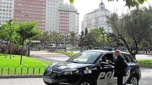 La dejadez municipal sume la plaza de España en su peor momento