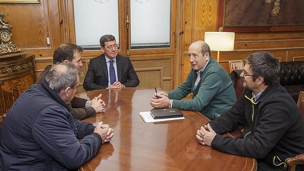 El alcalde de Treviño se reunió ayer con el presidente de la Diputación de Burgos