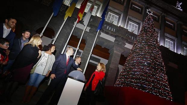 El alcalde de la ciudad, Augusto Hidalgo, en un momento del encendido del alumbrado navideño