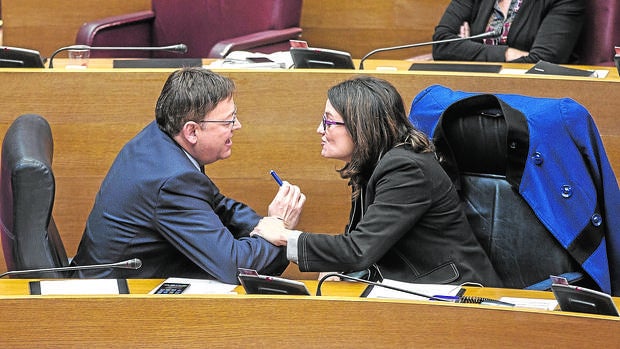 Ximo Puig y Mónica Oltra durante uno de los últimos plenos celebrados en las Cortes