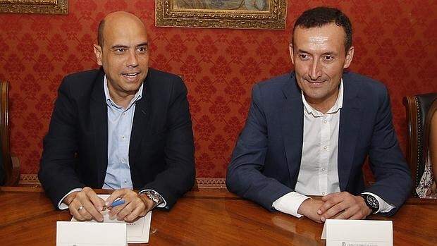 Gabriel Echávarri y Carlos González, alcaldes socialistas de Alicante y Elche