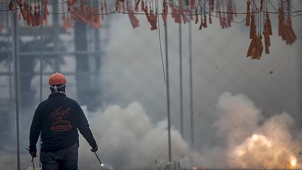 Imagen de una mascletà de Fallas