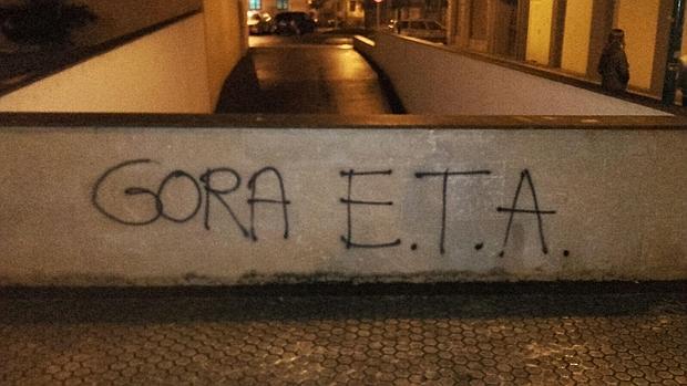 Una de las pintadas efectuadas por los proetarras