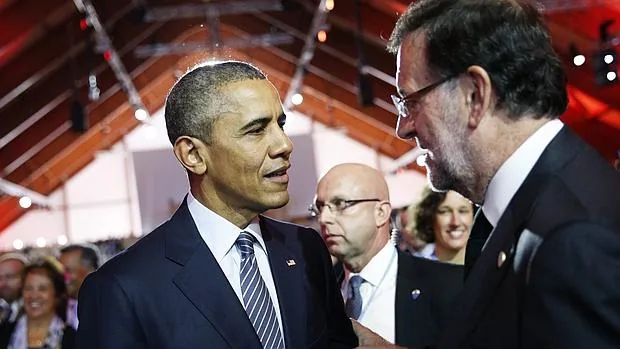 Obama y Mariano Rajoy charlan durante la sesión inaugural de la cumbre de París