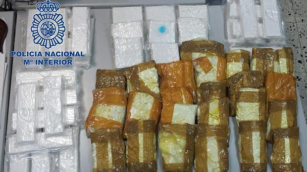 En la operación se han incautado 35 kilos de esta droga y más de 100.000 euros en efectivo