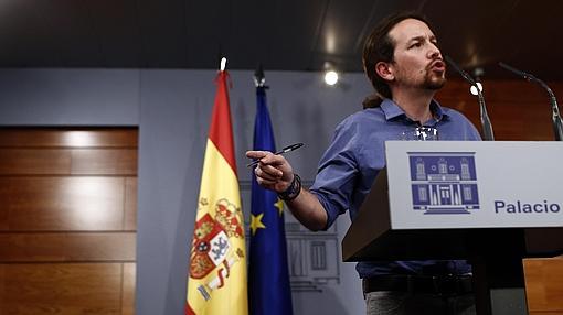 Imagen de Pablo Iglesias tras su reunión con Rajoy en la Moncloa