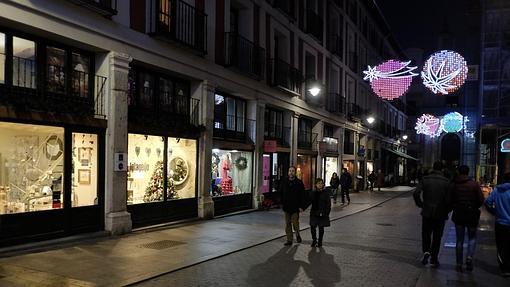 Las calles del centro de Valladolid ya lucen iluminadas