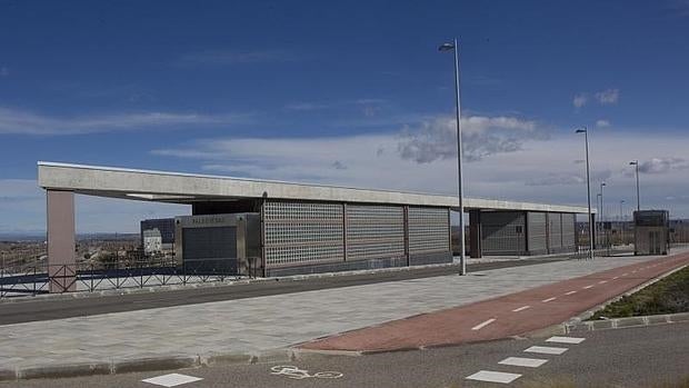 El acceso a la estación de Cercanías de Valdebebas, aún cerrado