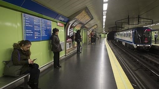 Fantasmas, locos o huesos emparedados: cinco leyendas de terror del Metro de Madrid
