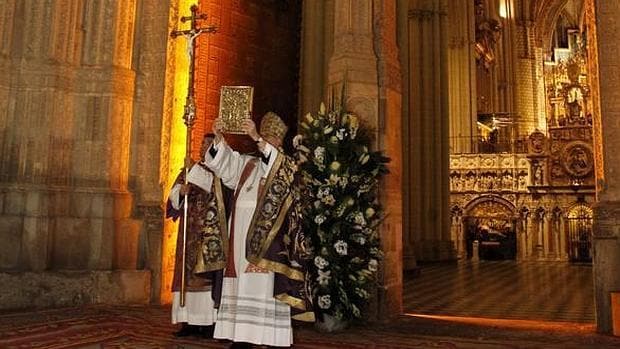 El arzobispo de Toledo en la Puerta de Reyes