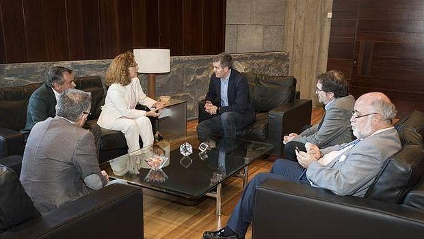 Clavijo, reunido con los representantes de las asociaciones de prensa