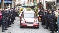 Agentes de la Policía Nacional han escoltado la comitiva fúnebre en La Bañeza