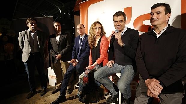 Toni Cantó habla durante el acto de cierre de campaña de C's en Valencia