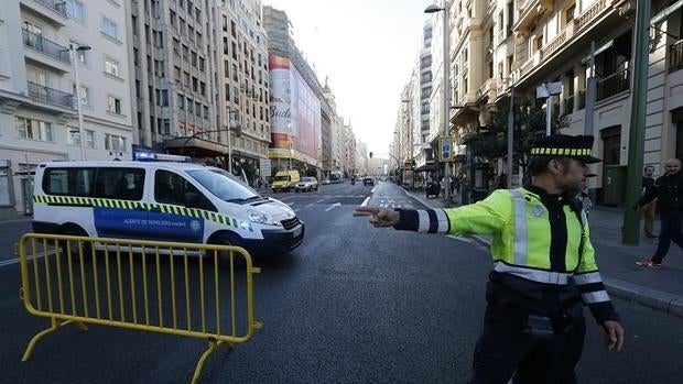 Carmena accede a que los agentes de Movilidad puedan ser policías municipales