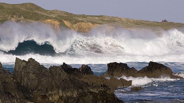 Olas de hasta 5 metros se preveen en la costa noroeste de Galicia