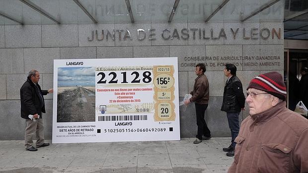 El décimo de lotería que los agricultores han regalado a la junta