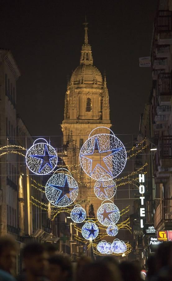 Salamanca luce arcos renovados / D. ÁLVAREZ