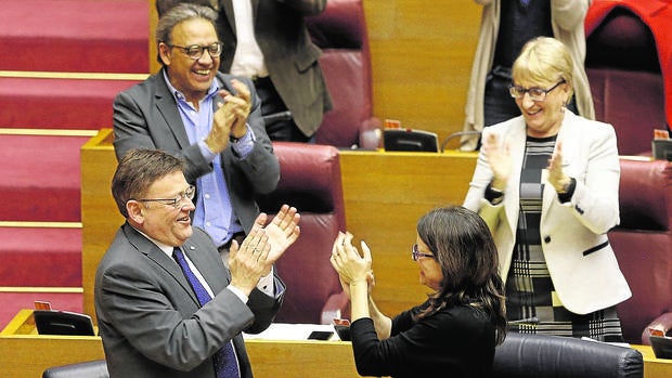 Puig y Oltra celebración la aprobación de los Presupuestos de la Generalitat