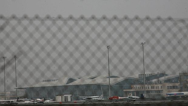 Densa niebla en el aeropuerto zaragozano