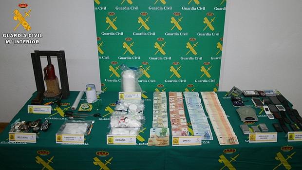 Material incautado por la Guardia Civil