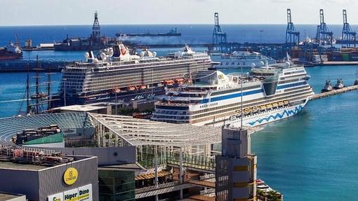 Varios cruceros atracados en el muelle de la capital grancanaria