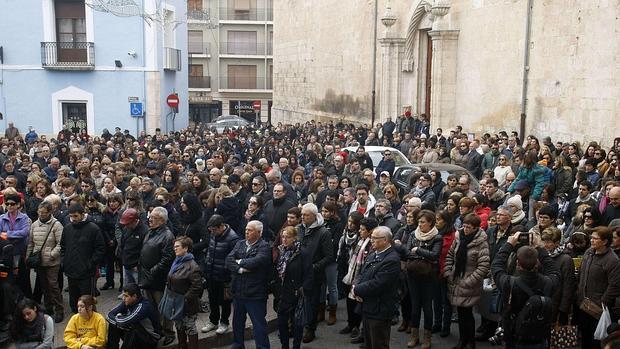 Concentración de repulsa por el asesinato, ayer en Villena (Alicante)