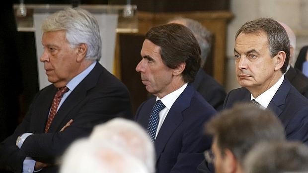 Felipe González y Rodríguez Zapatero, en un acto, con José María Aznar