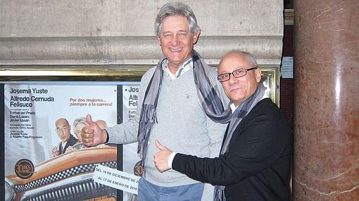 Los protagonistas de Taxi, en la puerta del Olympia