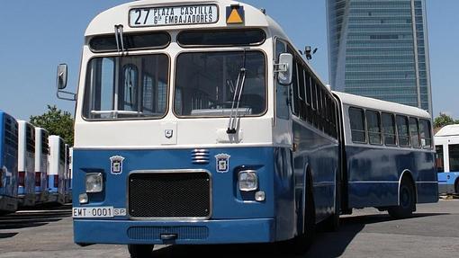 La EMT también desfilará con su clásico 27 en un autobús de mediados del siglo XX