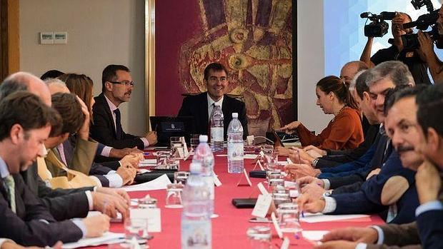 Tres de cada cuatro presupuestos locales se aprueban fuera de plazo en Canarias