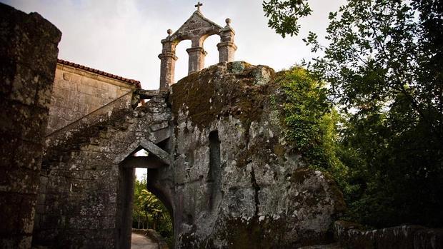 San Pedro de Rocas, en Esgos (Orense) del siglo VI y BIC, es el monasterio más antiguo de Galicia