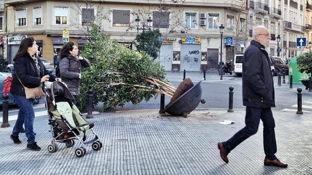 Imagen de un temporal de viento en la ciudad de Valencia