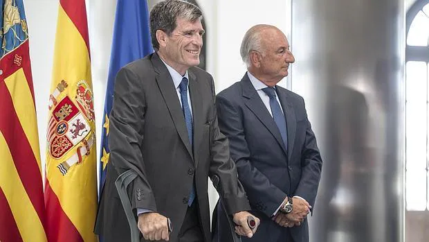 Imagen de Rafael Aznar junto a su sucesor,. Aurelio Martínez