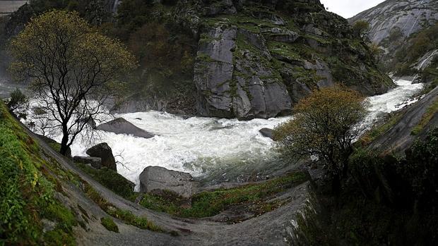 El río Eume unos metros después del embalse del concello coruñés de A Capela